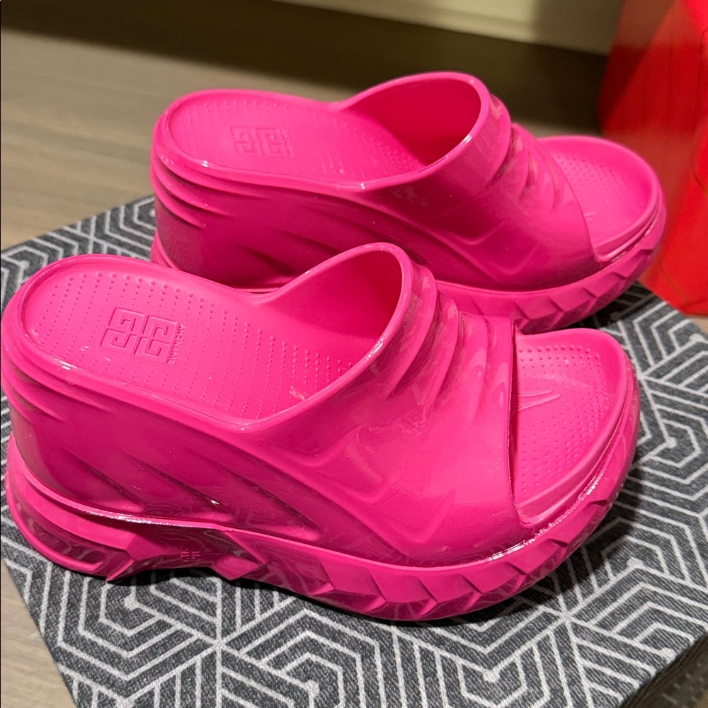 GIVENCHY Marshmallow Wedge Sandals - SZ 35/US 5 - Hot Pink - Picture 6 of 9